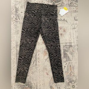 Zella black/beige stripe leggings